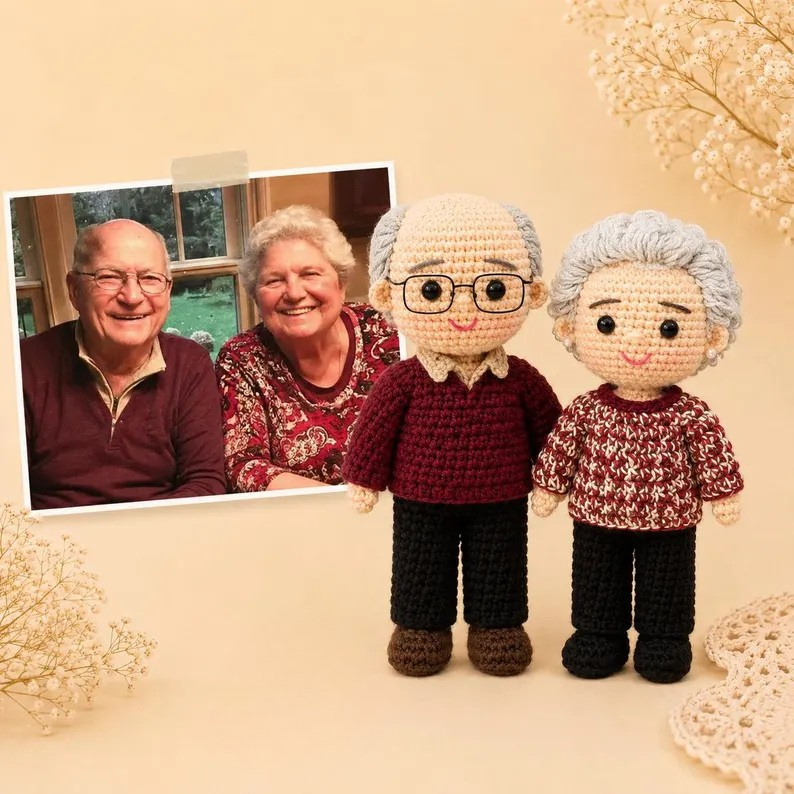 Personalized Vacation Couple Crochet Dolls From Photo – Custom Travel Memory Gift