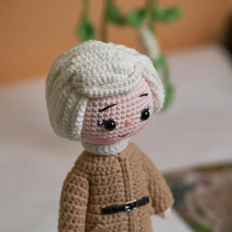 Personalized Crochet Portrait Doll From Photo – Custom Handmade Keepsake Gift For Mom, Grandma or Loved One