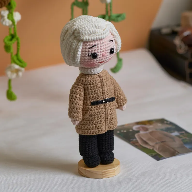 Personalized Crochet Portrait Doll From Photo – Custom Handmade Keepsake Gift For Mom, Grandma or Loved One