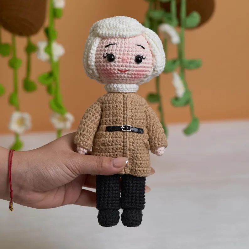 Personalized Crochet Portrait Doll From Photo – Custom Handmade Keepsake Gift For Mom, Grandma or Loved One