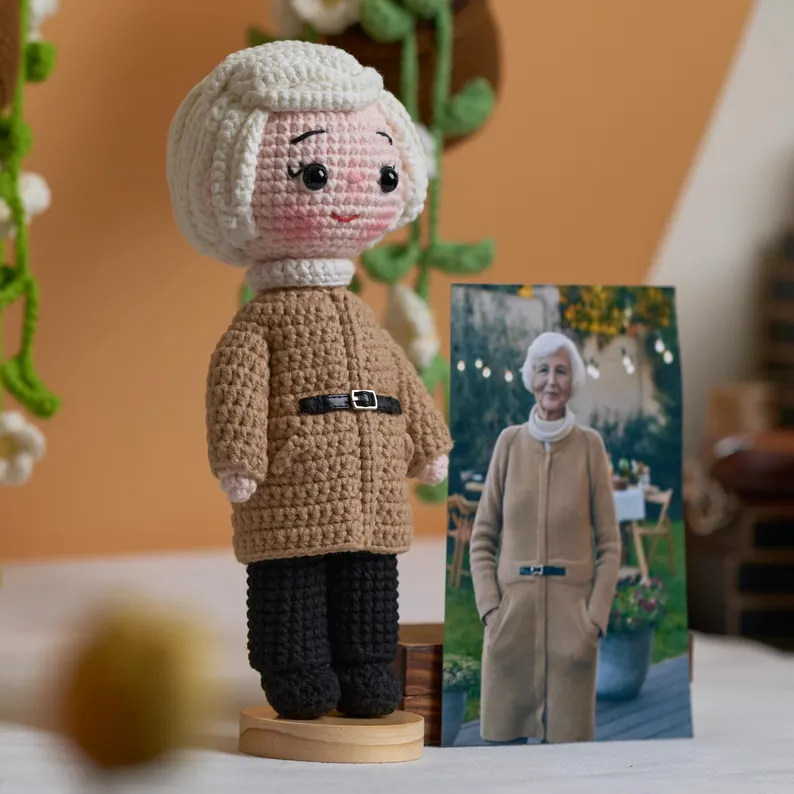 Personalized Crochet Portrait Doll From Photo – Custom Handmade Keepsake Gift For Mom, Grandma or Loved One